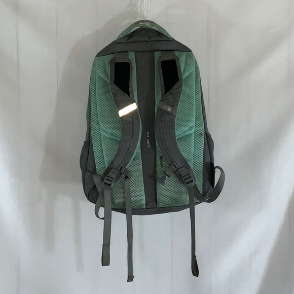 930 The North Face Jester Gray Backpack with laptop compartment - Picture 7 of 16